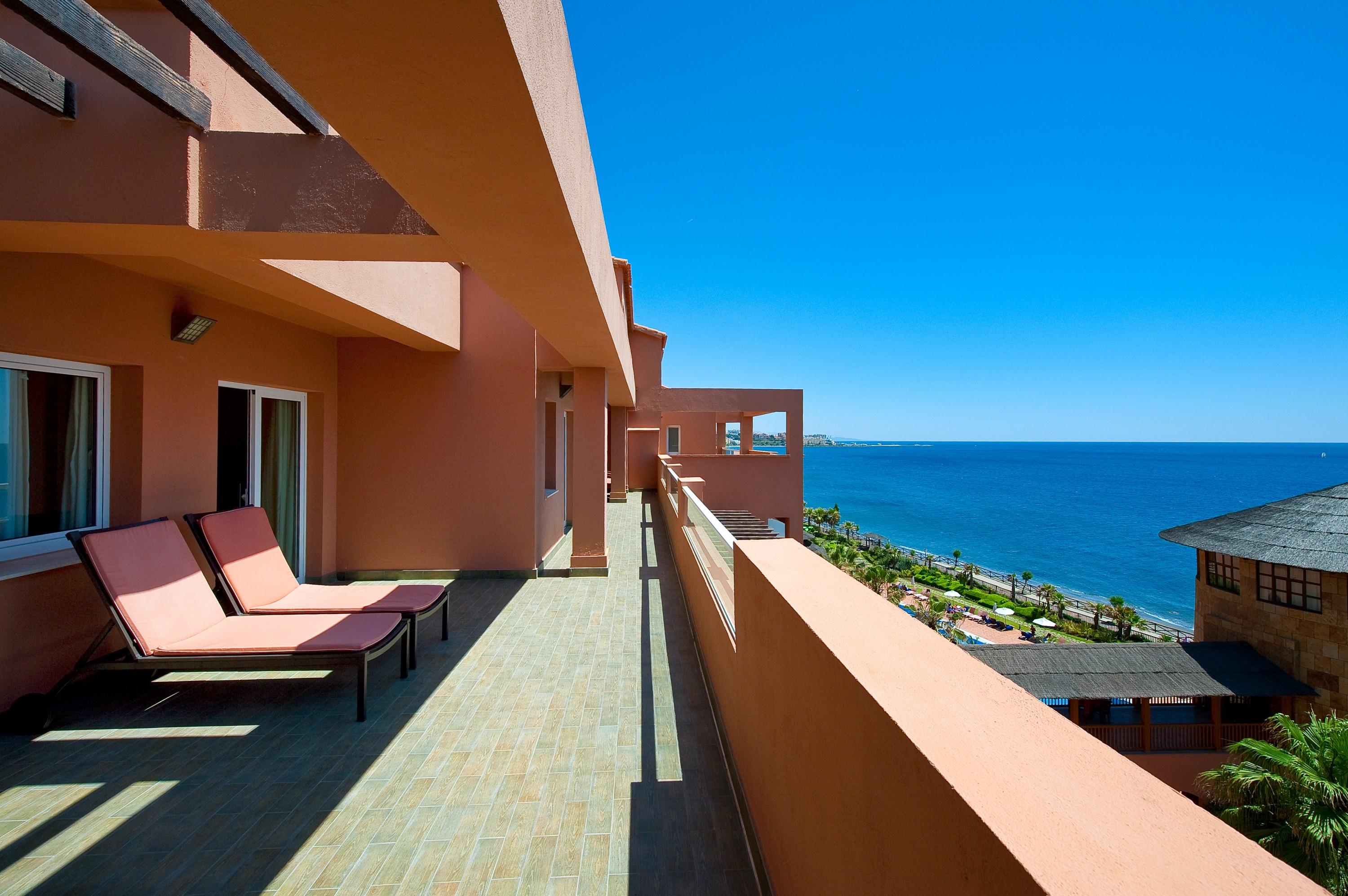 Elba Estepona Gran Hotel & Thalasso Spa Dış mekan fotoğraf Balcony of a hotel room