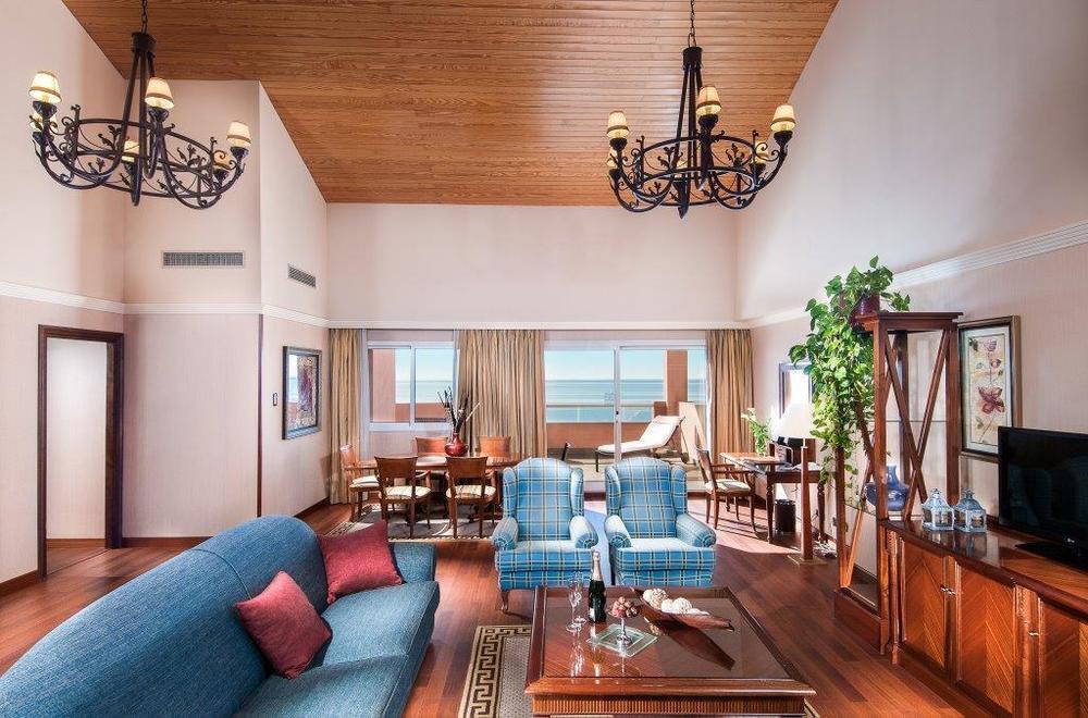 Elba Estepona Gran Hotel & Thalasso Spa Dış mekan fotoğraf Suite at the Athens Hilton