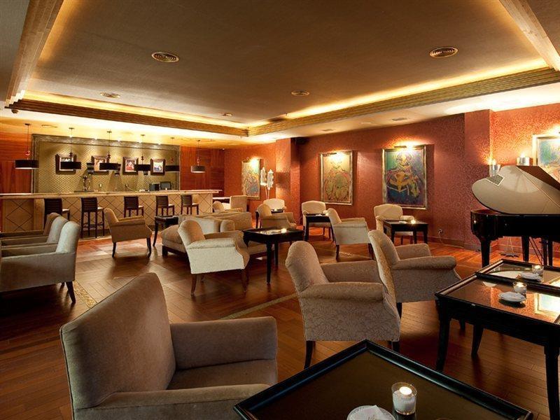 Elba Estepona Gran Hotel & Thalasso Spa Dış mekan fotoğraf The lounge at the airport