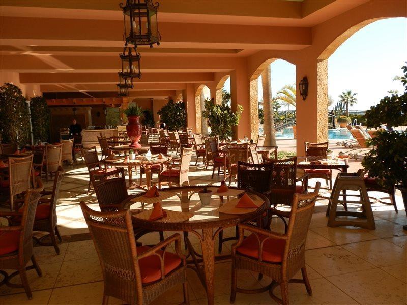 Elba Estepona Gran Hotel & Thalasso Spa Dış mekan fotoğraf The restaurant at the Royal Palm