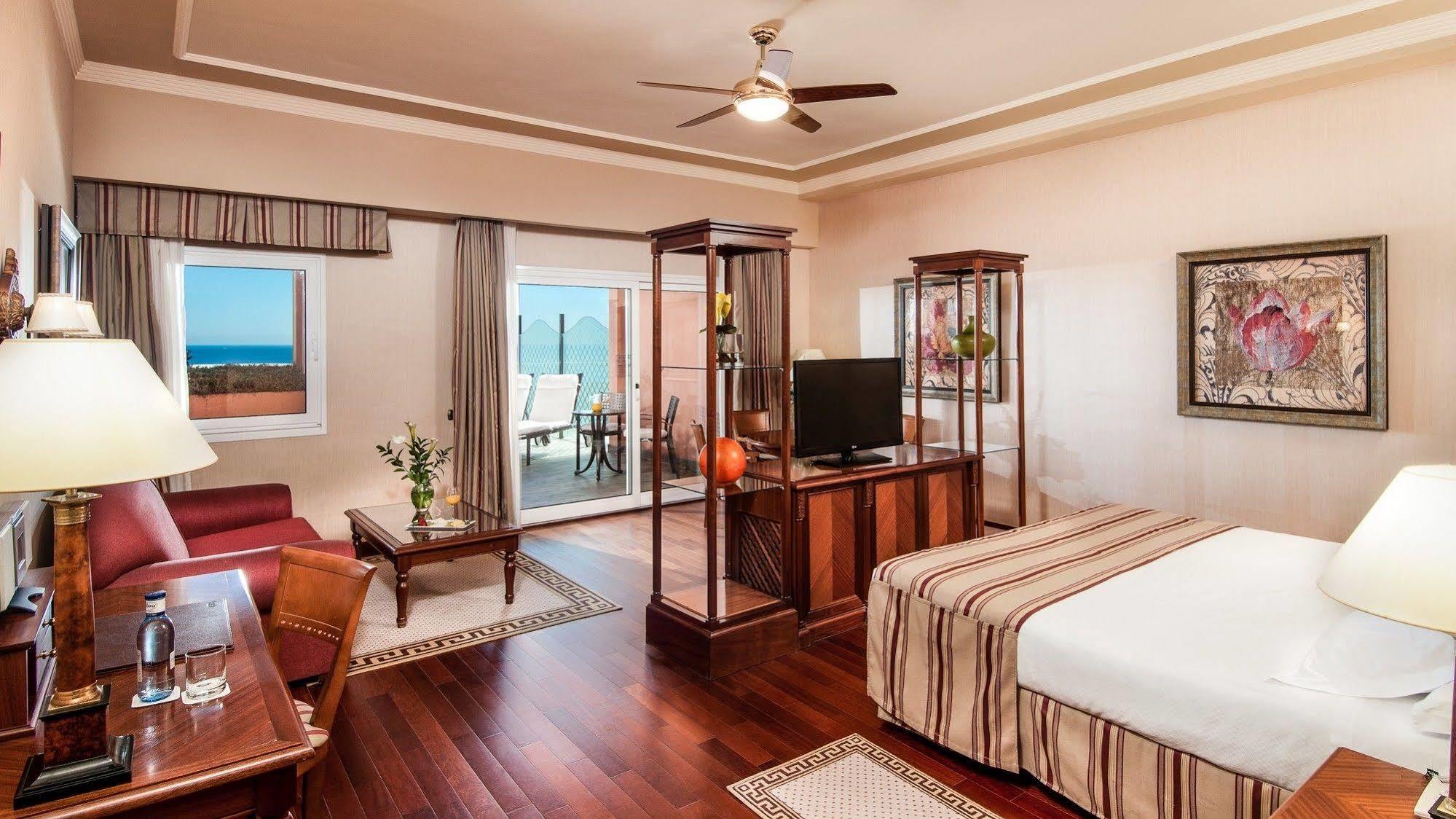 Elba Estepona Gran Hotel & Thalasso Spa Dış mekan fotoğraf Suite at the Hilton Sharm El Sheikh Resort