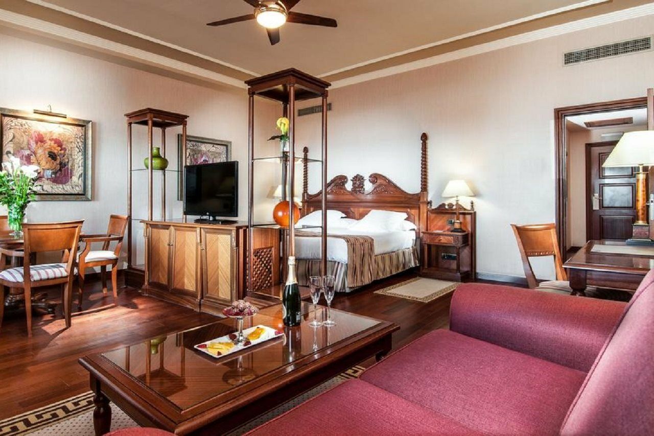 Elba Estepona Gran Hotel & Thalasso Spa Dış mekan fotoğraf Suite